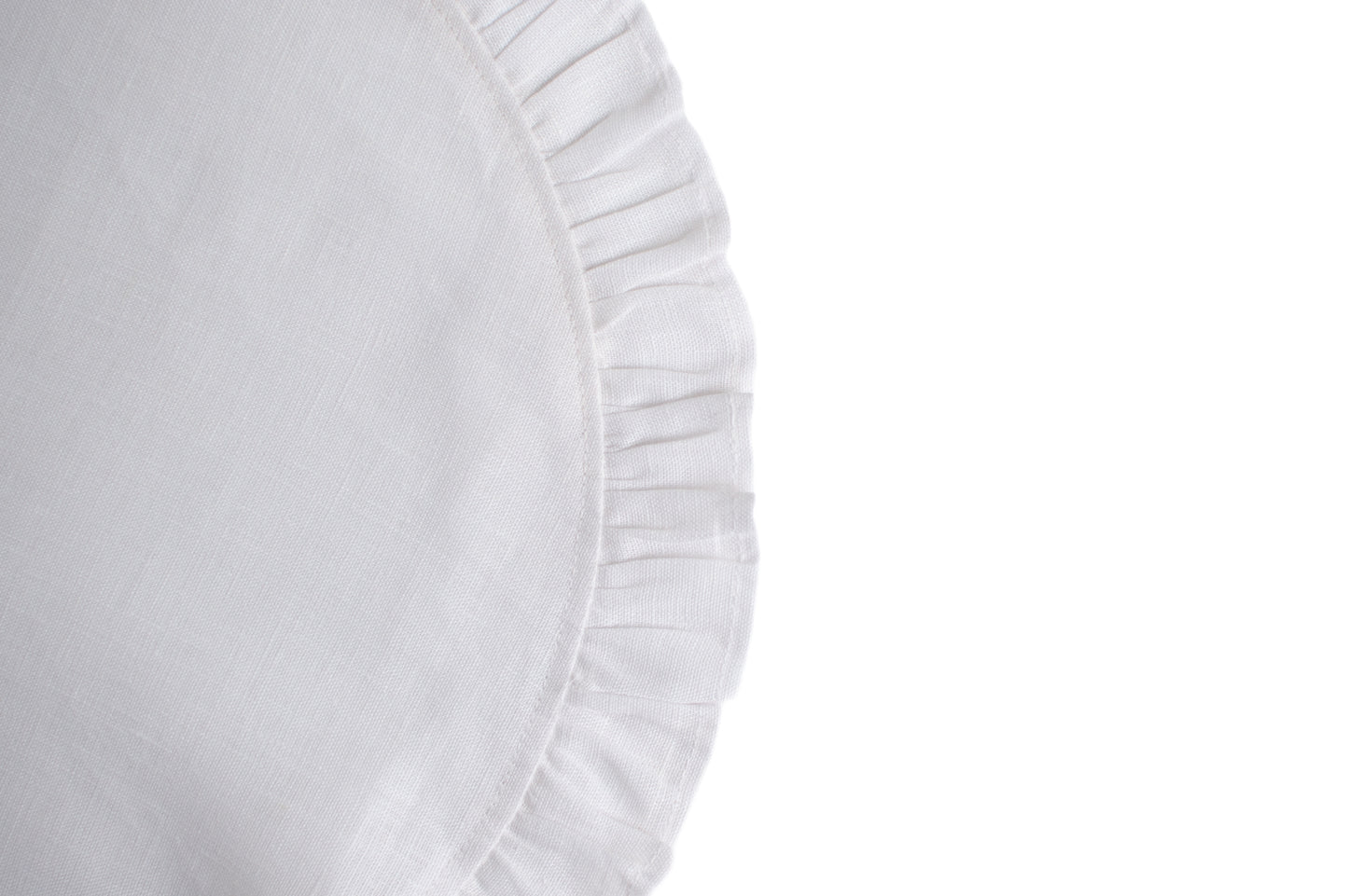 Set of Two Linen Ruffle Placemats in Blanc